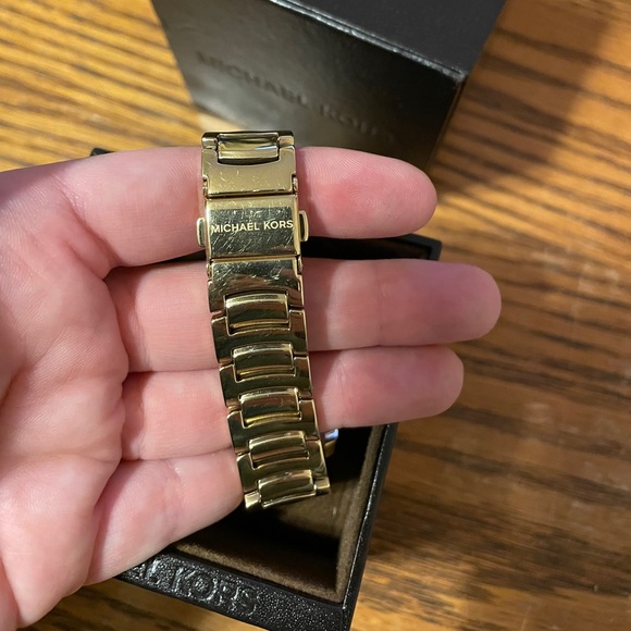 Michael Korea Gold Watch - Picture 3 of 3